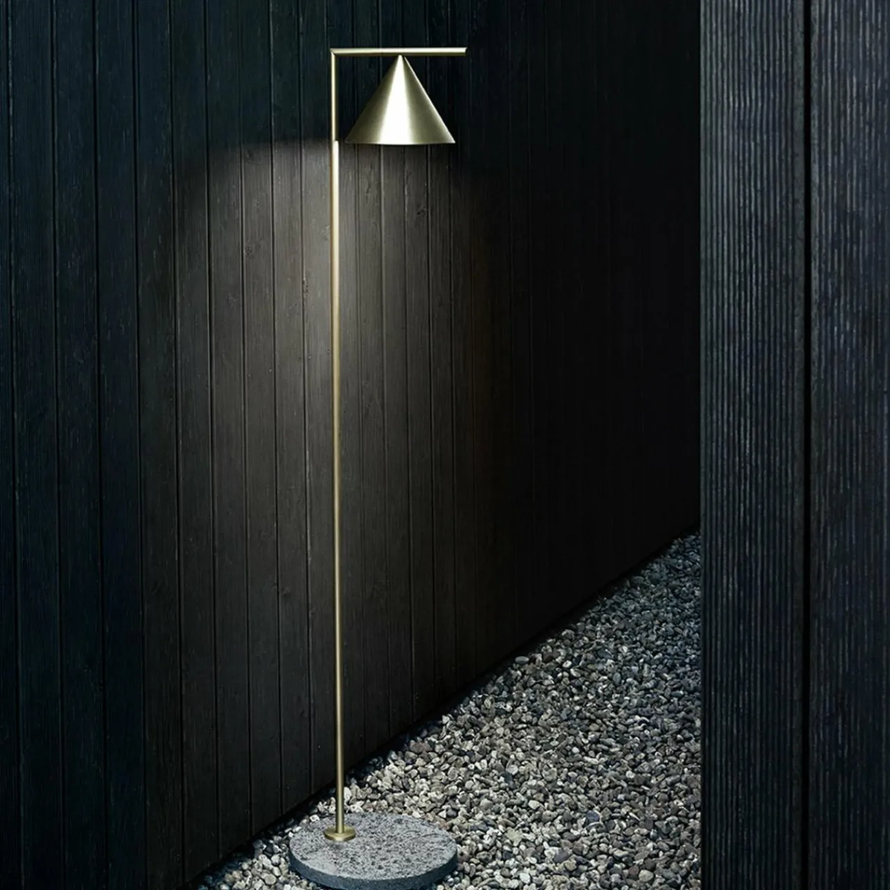 flos_captain_flint_lampadaire_k_laitongris_0.webp Shop Captain Flint lampadaire 2 700K laiton/gris Éclairage Extérieur Professionnel