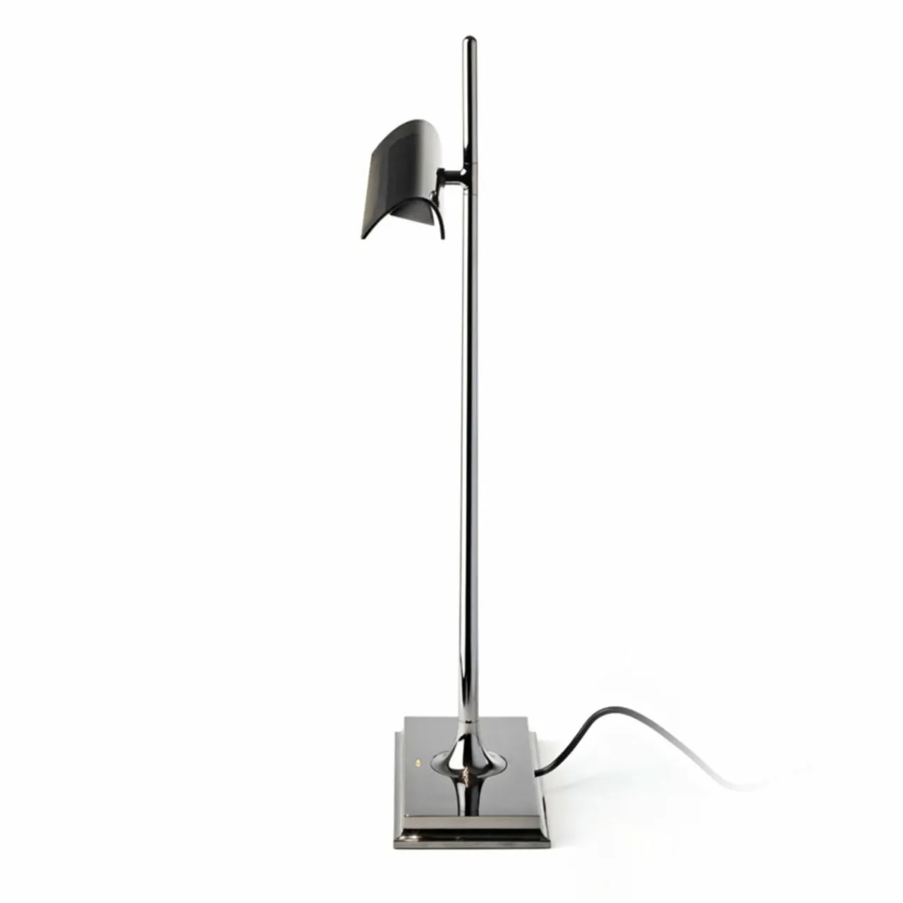 flos_goldman__lampe__poser_avec_usb_gris_fume_1.webp Flash Sale Goldman - lampe à poser avec USB, gris fumée Éclairage De Bureau