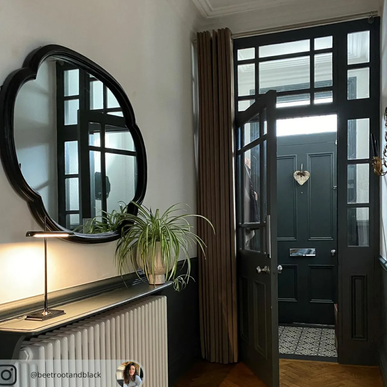flos_goldman__lampe__poser_avec_usb_gris_fume_5.webp Flash Sale Goldman - lampe à poser avec USB, gris fumée Éclairage De Bureau