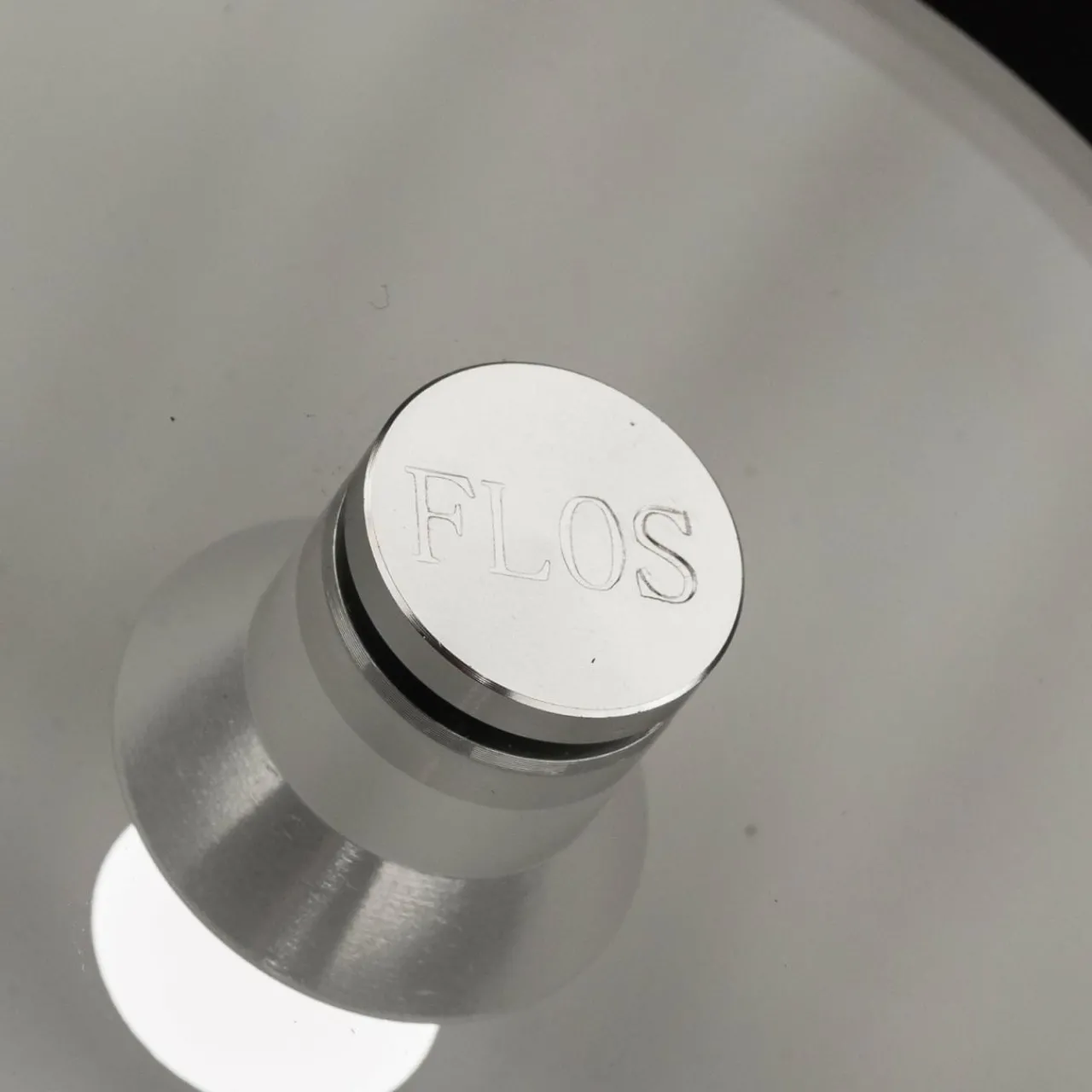 flos_wan__downlight_haute_tension_blanc_0.webp Shop FLOS Wan - downlight haute tension, blanc Éclairage De Magasins