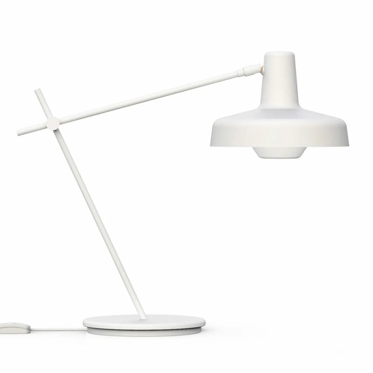 grupa_arigato_palace_lampe__double_bras_blanche_1.webp New Arigato Palace lampe à double bras blanche Éclairage De Bureau