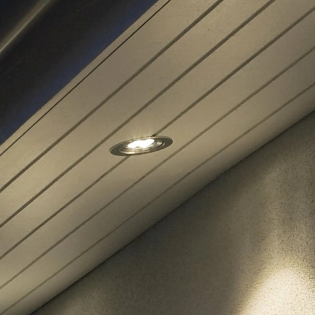 ledspot_encastr_au_plafond_avec_amp_power_led_0.webp Store LED-SPOT encastré au plafond avec amp. Power LED Éclairage Extérieur Professionnel