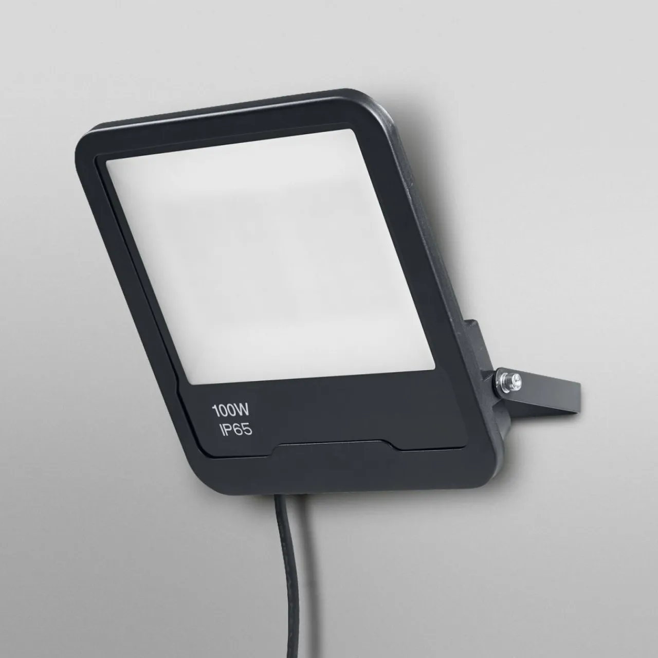 ledvance_smart_wifi_floodlight_rgbw_noir_w_2.webp Store WiFi Floodlight, RGBW noir 100W Éclairage Extérieur Professionnel