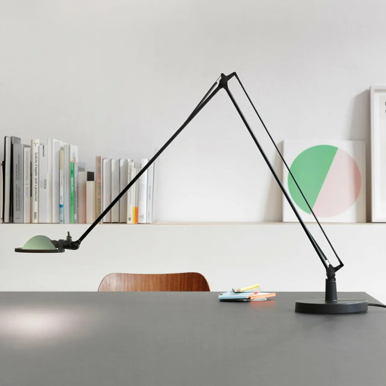 luceplan_berenice_lampe__poser_cm_noireverte_0.webp Shop Berenice lampe à poser 15 cm, noire-verte Éclairage De Bureau
