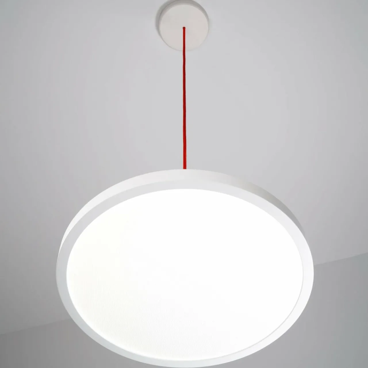 suspension_led_vivaa__vtl_cm_cble_rouge_cct_0.webp Store Suspension LED VIVAA 2.0 VTL Ø45cm câble rouge CCT Éclairage De Magasins